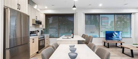 冰箱、微波炉、烤箱、炉灶