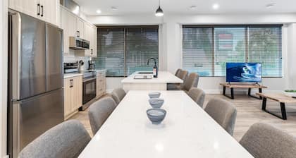 3-bedroom house Daily/Monthly Rates Available