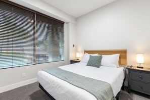 3 bedrooms, desk, iron/ironing board, free WiFi - 3-bedroom house Daily/Monthly Rates Available (Parksville)