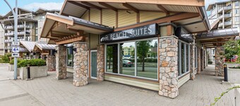 3-bedroom Daily Monthly Rates Available Unit 5