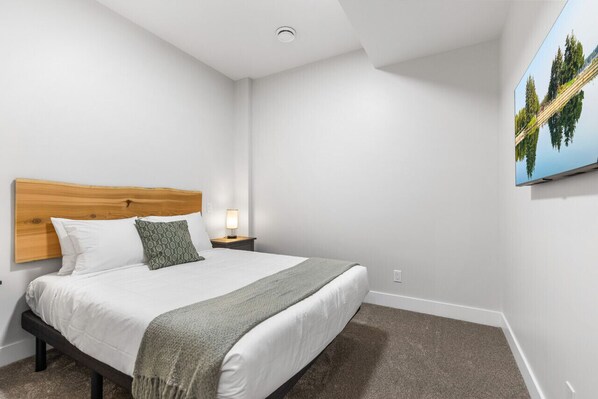 3 bedrooms, desk, iron/ironing board, WiFi