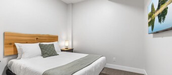 3-bedroom Daily Monthly Rates Available Unit 5