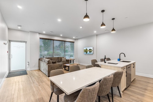 3-bedroom Daily Monthly Rates Available Unit 5