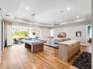 TV, ping pong, stereo