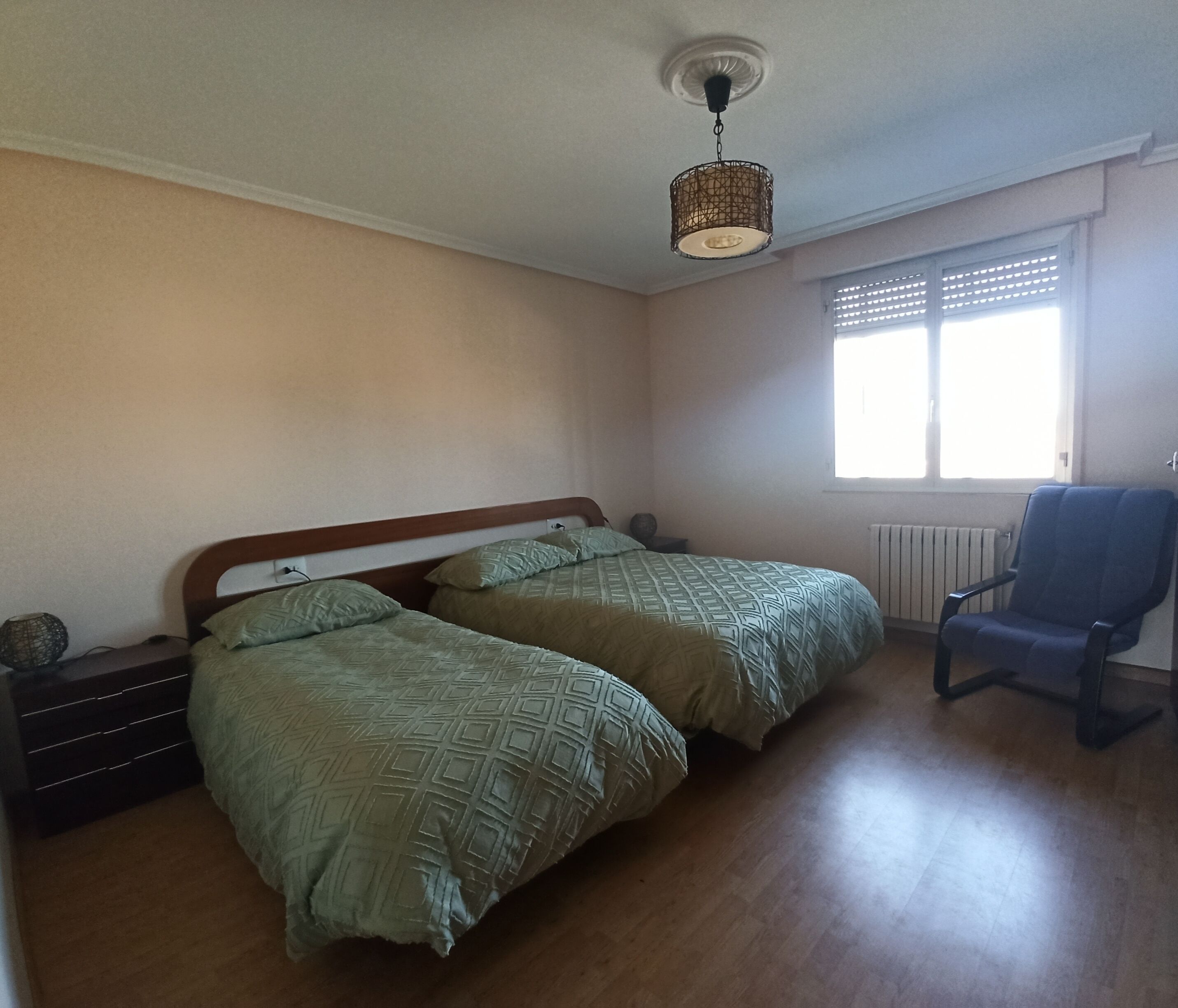 3 bedrooms, travel cot, bed sheets