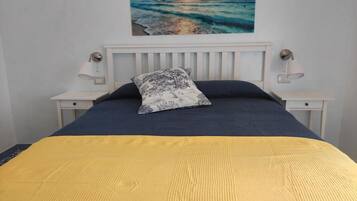 2 Schlafzimmer, Schreibtisch