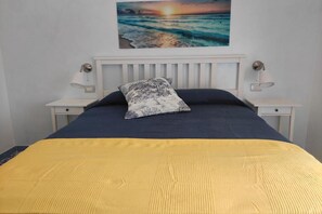 2 Schlafzimmer, Schreibtisch