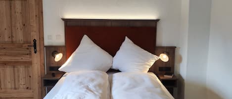 1 bedroom, bed sheets
