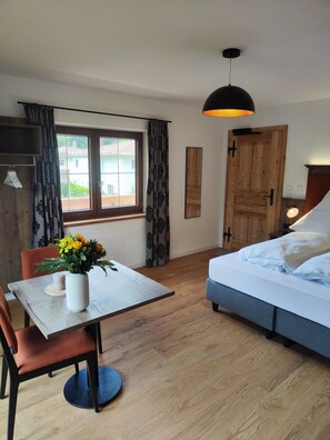 1 bedroom, bed sheets