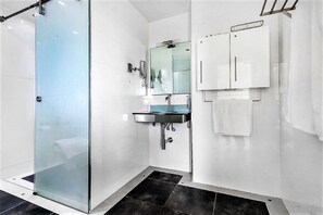 Apartamento | Banheiro | Chuveiro, toalhas de banho