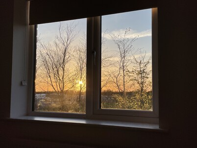 Harvest Hideaway - private Hot Tub, spacious, pet friendly & 3 parking spaces!