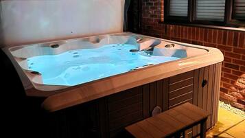 Bain à remous extérieur