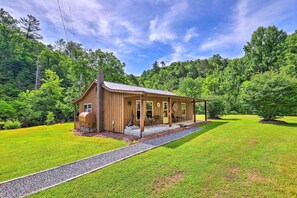 Exterior - Bonfires & BBQs! Creekside Retreat in Marshall (Marshall)