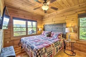 2 bedrooms, WiFi, bed sheets - Secluded Blue Ridge Cabin: Walk to Trails! (Blue Ridge)