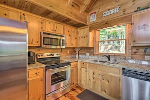 Fridge, microwave, stovetop, dishwasher