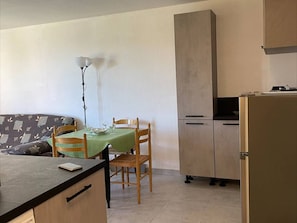 Interior - 2-room apt with pool and parking, 850m from the beach (Fleury-Saint-Pierre-la-Mer)