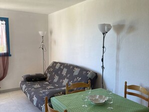 Interior - 2-room apt with pool and parking, 850m from the beach (Fleury-Saint-Pierre-la-Mer)