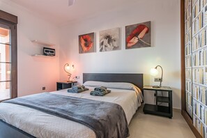 3 chambres, fer et planche à repasser, Wi-Fi gratuit, draps fournis