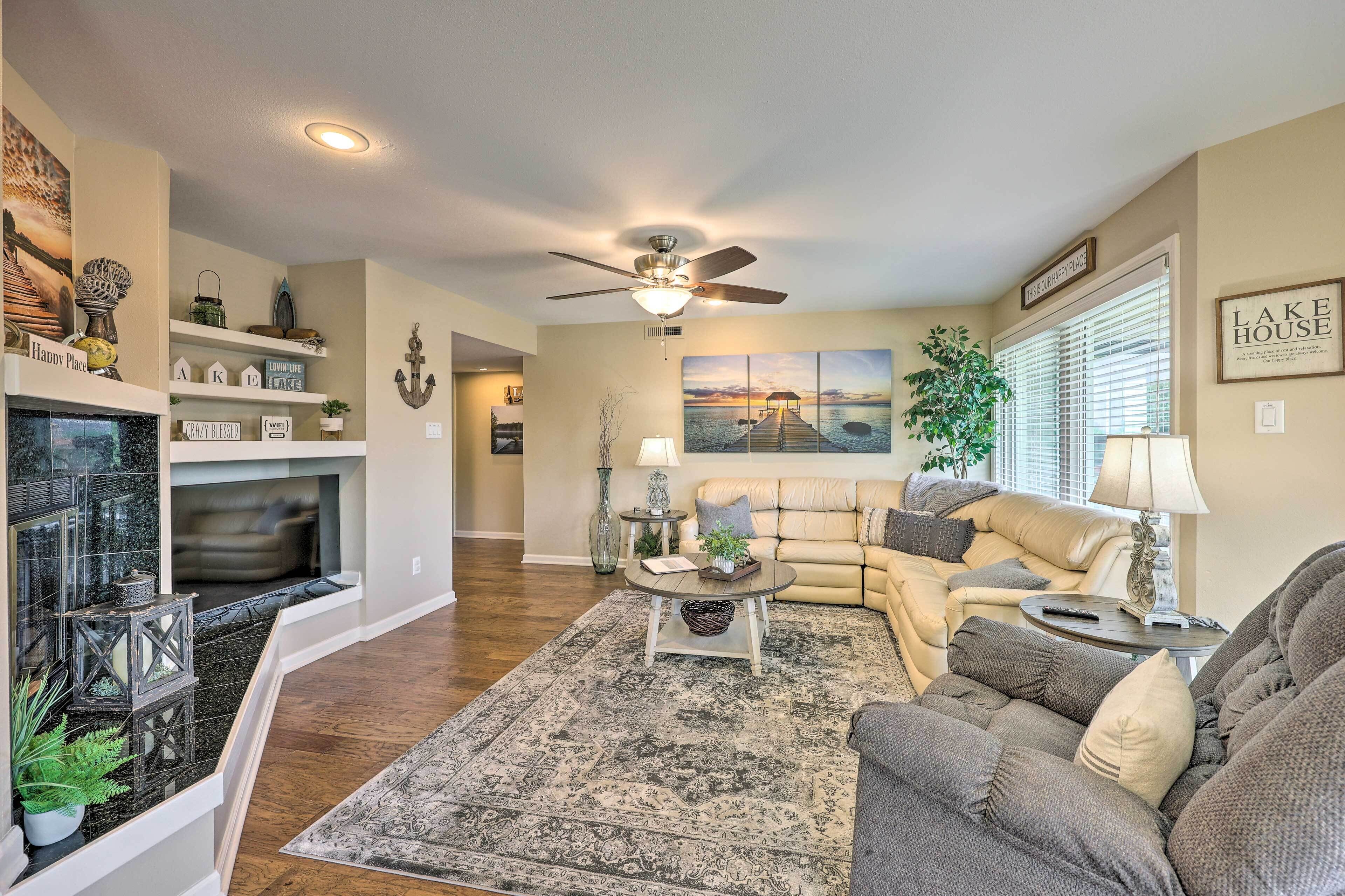 Beautiful Hot Springs Condo w/ Lake Hamilton Views