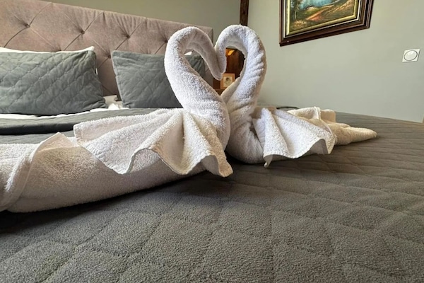 Suíte, sauna seca | Frigobar, escrivaninha, Wi-Fi de cortesia, roupa de cama