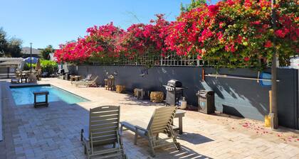 LOCATION! COZY COMFORT 2 BLOCKS FROM PARK AVE W POOL, HOT TUB AND GRILL STATION!