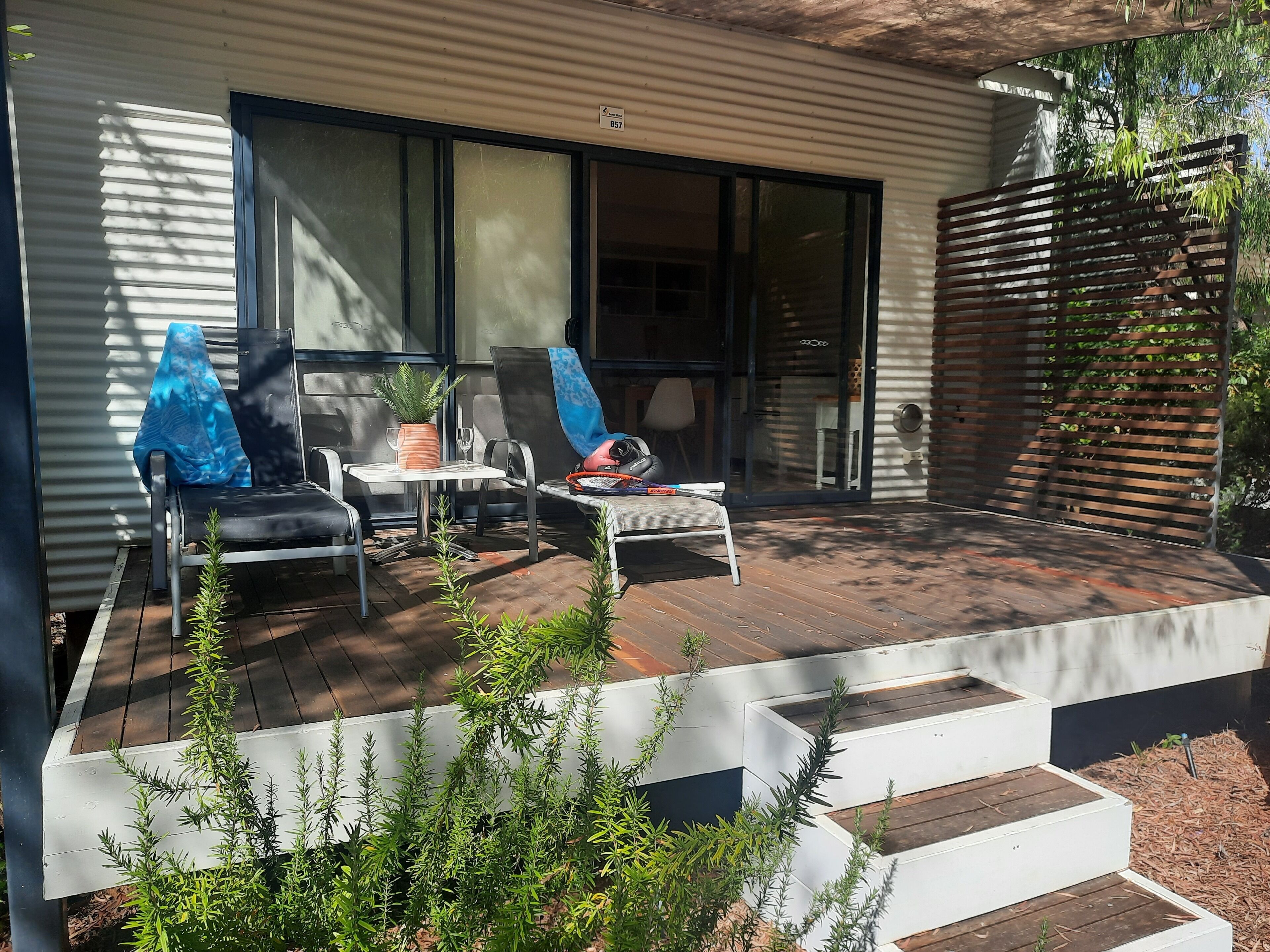 Fully equipped beach shack in a resort.2-bed&pool, tennis!