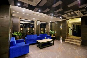 32–tuumainen LCD-televisio, jossa kaapelikanavat