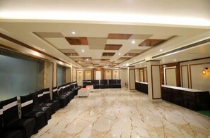 32–tuumainen LCD-televisio, jossa kaapelikanavat