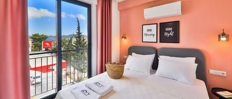 Desk, soundproofing, iron/ironing board, free WiFi