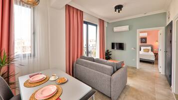 Standard-Apartment, 1 Schlafzimmer, Stadtblick | 1 Schlafzimmer, Schreibtisch, schallisolierte Zimmer