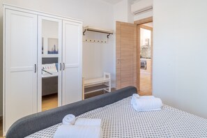 2 chambres, fer et planche à repasser, Wi-Fi gratuit, draps fournis
