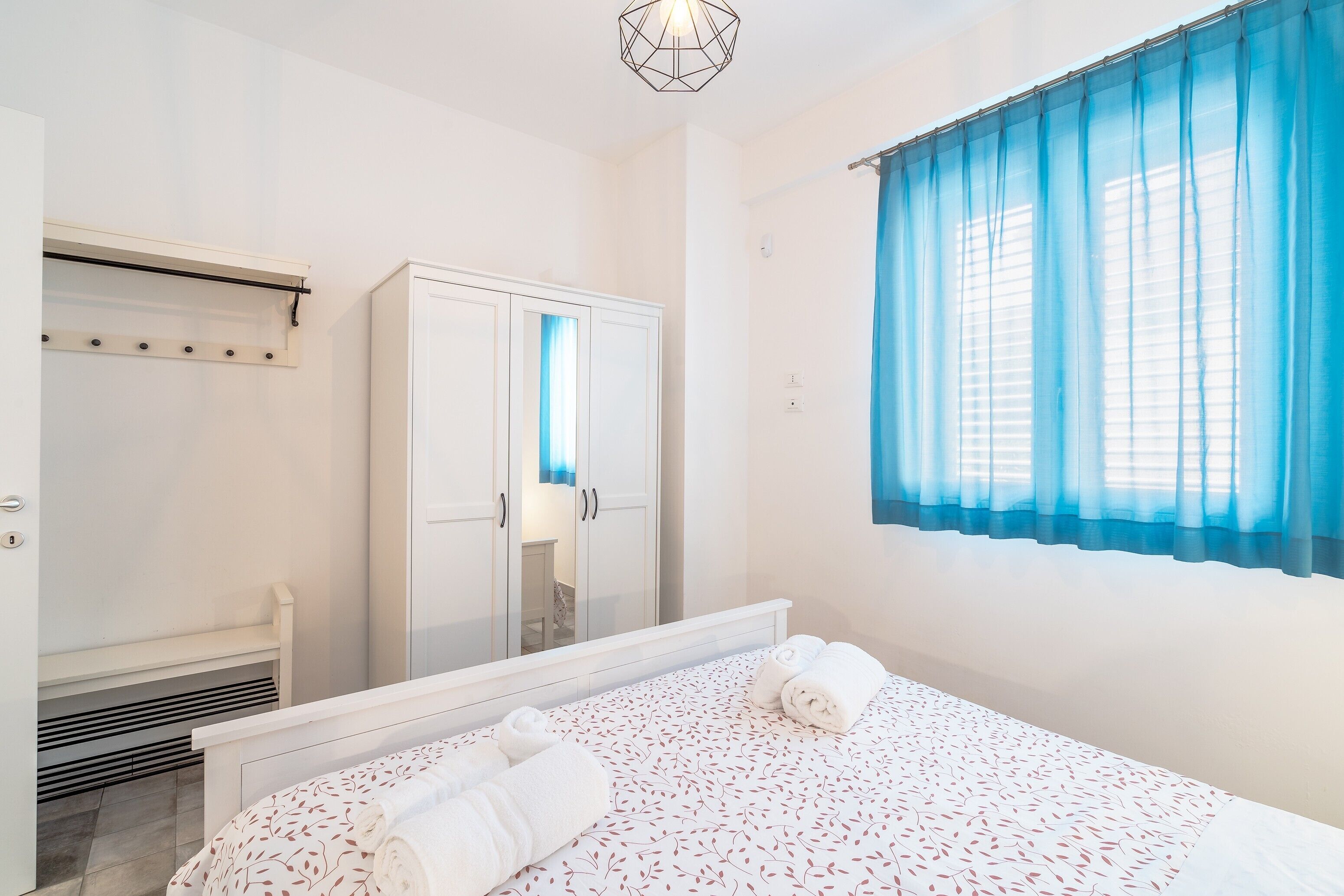 2 chambres, fer et planche à repasser, accès au Wi-Fi (inclus)