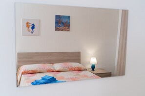 4 bedrooms, iron/ironing board, bed sheets - Pet-Friendly Holiday Home 'Casa Dorotea' with Sea View & Terraces (Tre Fontane)