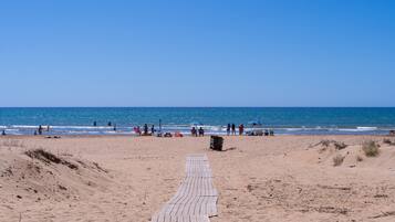 Una spiaggia nelle vicinanze