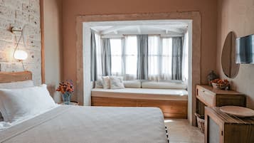 Quarto casal luxo | Cofres nos quartos, ferros/tábuas de passar roupa