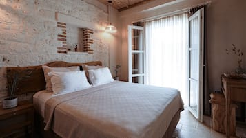 Standard Double Room | In-room safe, iron/ironing board