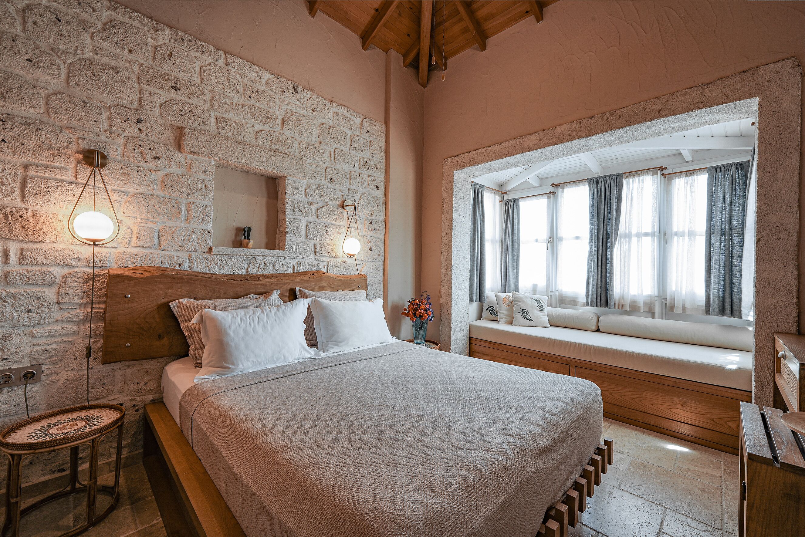 غرفة ديلوكس مزدوجة | خزنة داخل الغرفة ومكواة/لوح كي