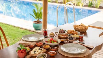 Free daily local cuisine breakfast