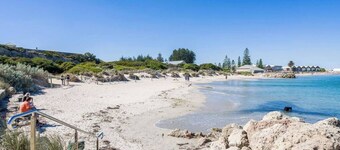 Located in the trendy West end of Fremantle, this stylish Airbnb is perfect for beach lovers and urban explorers alike.