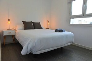 2 slaapkamers, een strijkplank/strijkijzer, gratis wifi, beddengoed