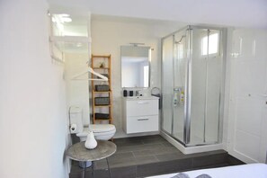 Dusche, Haartrockner, Handtücher