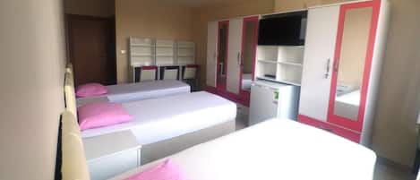 Chambre Triple Confort | Décoration personnalisée, ameublement personnalisé, bureau