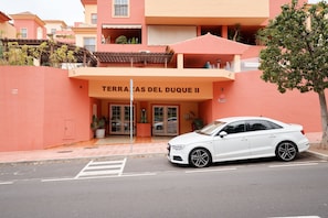 Exterior - Holiday Home "Terrazas del Duque Beach" with Sea View, Pool and Wi-Fi (Costa Adeje)