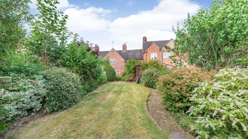 Cottage | Property grounds