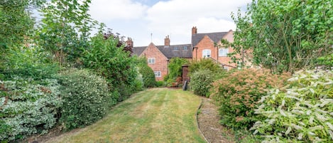 Cottage | Property grounds