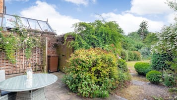 Cottage | Property grounds