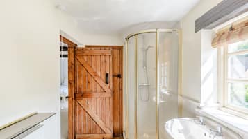 Cottage | Phòng tắm | Buồng tắm vòi sen