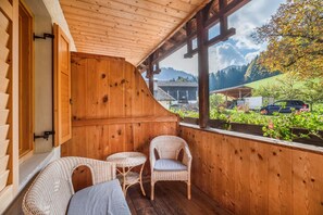 Terrace/patio - 'Apartment Abendsonne' with Balcony & Wi-Fi (Trodena)