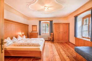 2 slaapkamers, een strijkplank/strijkijzer, gratis wifi, beddengoed