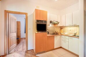 Refrigerador, horno, placa de cocina, lavavajillas